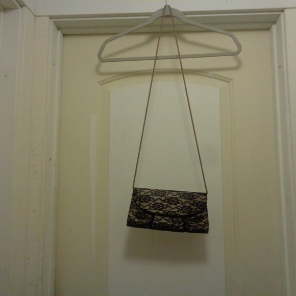 RETRO STYLE GREY & BLACK LACEY ENVELOPE PURSE - Picture 6 of 6